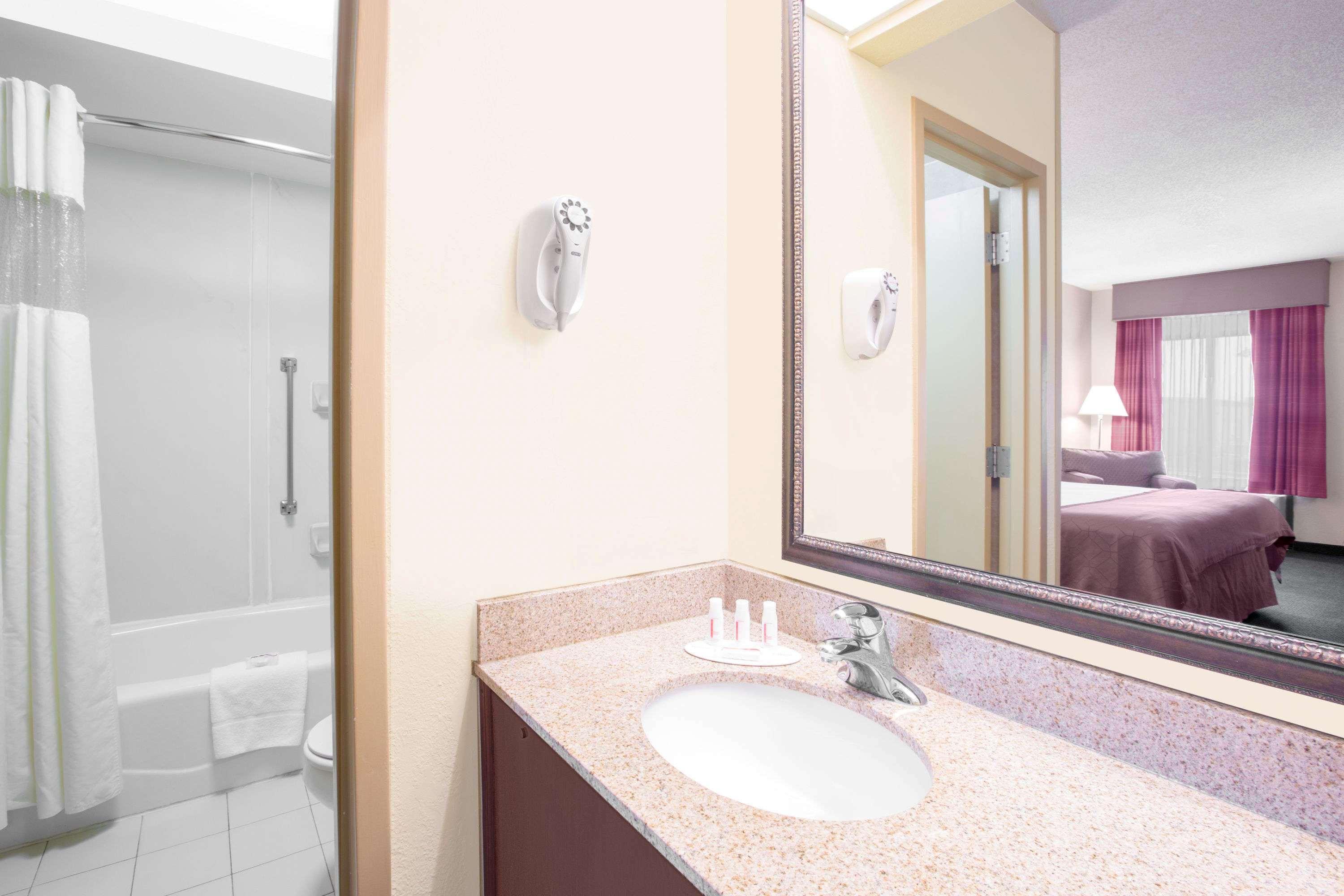 Baymont By Wyndham Camp Lejeune Jacksonville Exterior photo