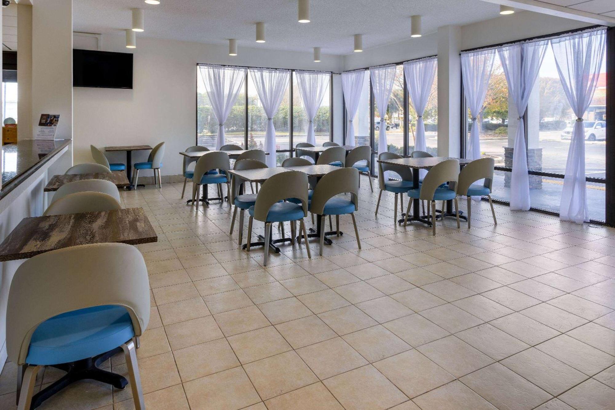 Baymont By Wyndham Camp Lejeune Jacksonville Exterior photo