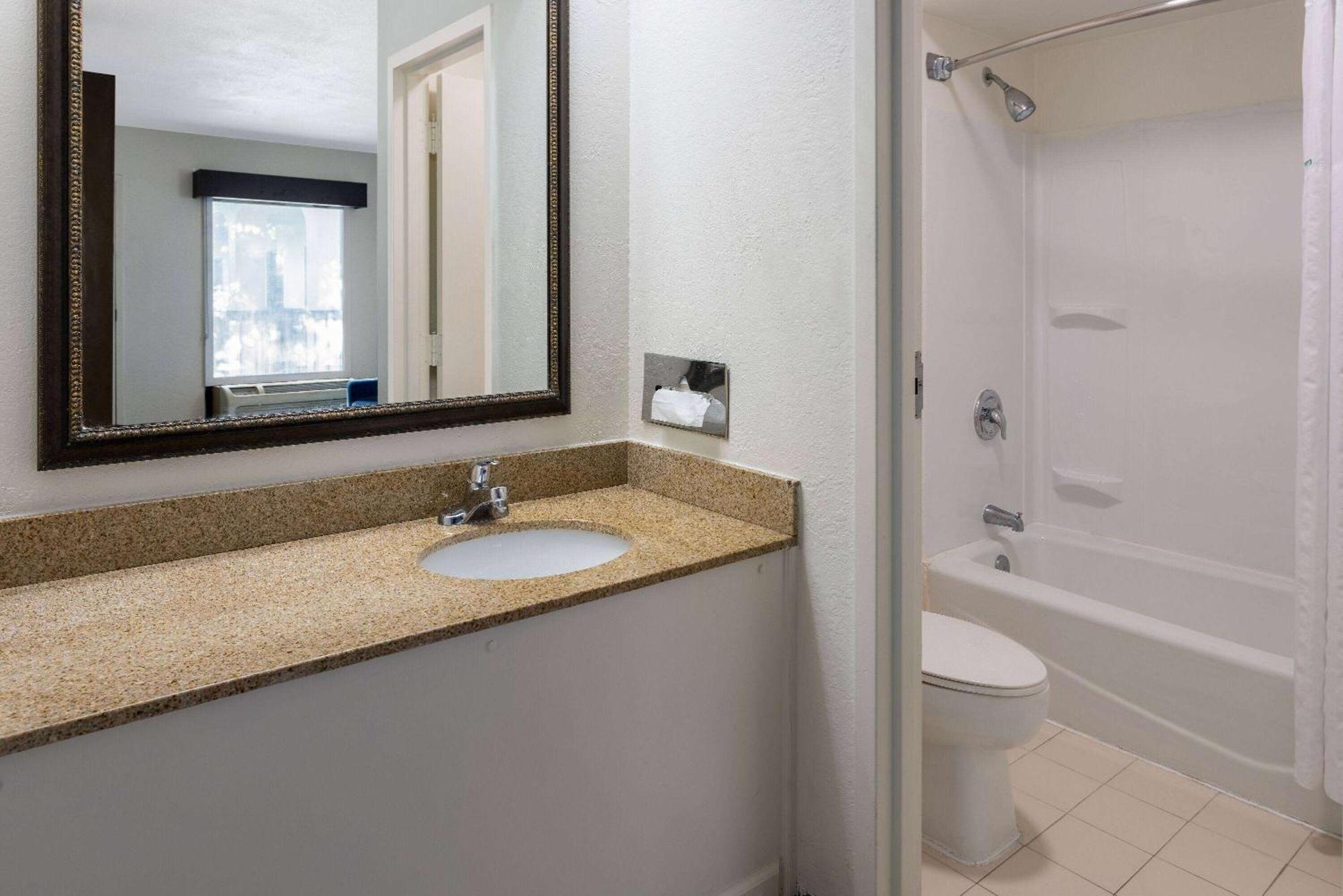 Baymont By Wyndham Camp Lejeune Jacksonville Exterior photo