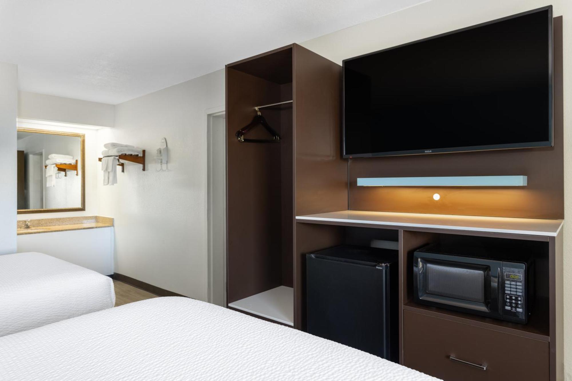 Baymont By Wyndham Camp Lejeune Jacksonville Exterior photo